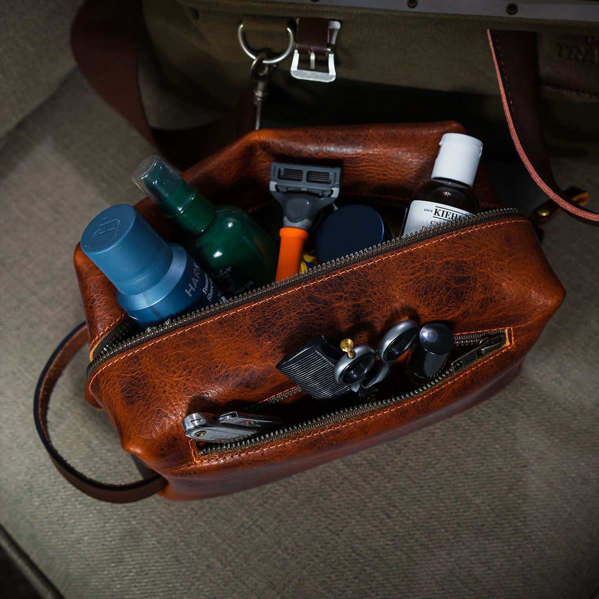 Bison Deluxe Leather Dopp Bag With Zipper - Image 3